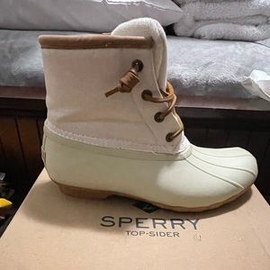 Women Sperry rain/winter boots